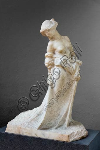 The Model marble sculpture by Oreste Labò, Ricci Oddi Gallery Piacenza Italy