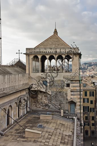Loggia di Giovanni Gandria che completa il campanile sinistro del Duomo di Genova, Cattedrale di San Lorenzo