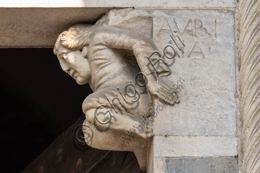 Epistyle corbel with allegory of avarice, main portal Piacenza Cathedral