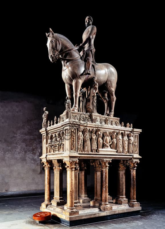 Monumento funebre di Bernabò Visconti di Bonino da Campione nel Castello Sforzesco, Milano