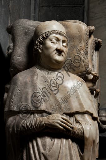 Monumento funerario con figura giacente di Obietto Fieschi, dettaglio scultura XV secolo, Duomo di Genova