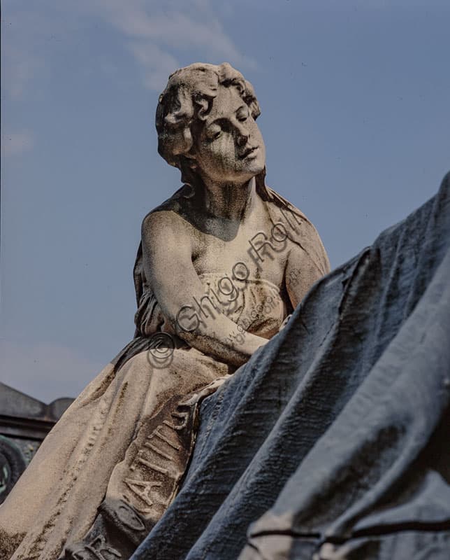 Monumento funerario Pietro Caccia, scultura di Donato Barcaglia, Cimitero Monumentale Milano