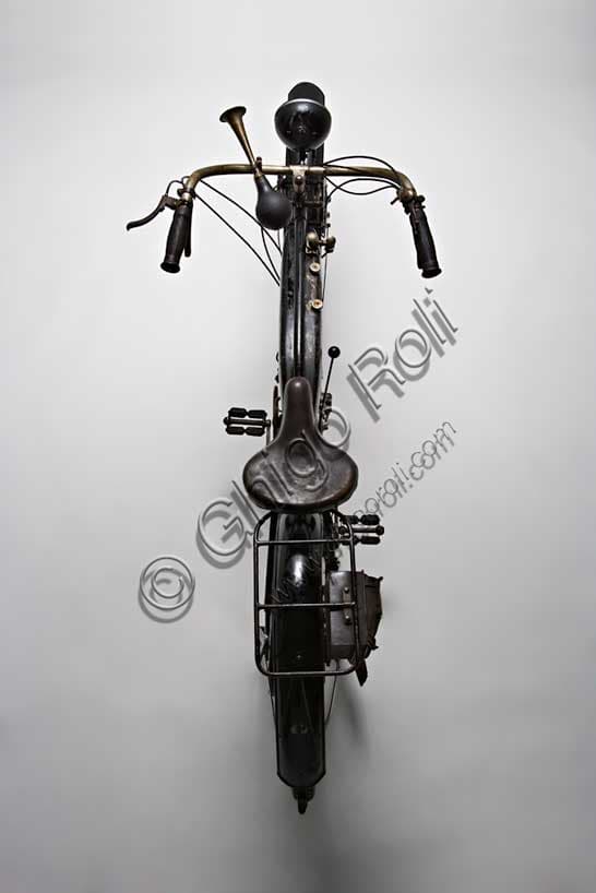 Vintage motorcycle Moto Mignon 125 N 1925 model single cylinder engine classic Italian