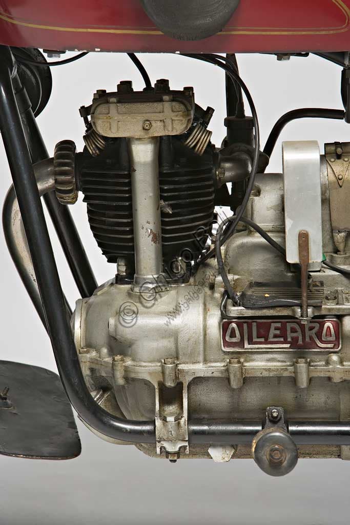 Restored vintage Ollearo Tipo Quattro 175 motorcycle, showcasing the unit-construction engine and shaft drive system