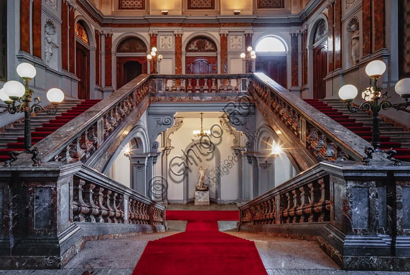 Scalone d'Onore barocco di Palazzo Litta a Milano, Italia - architettura monumentale