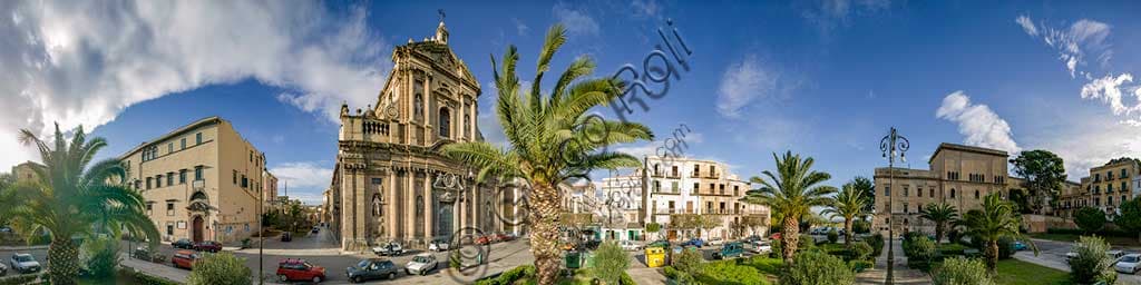 Veduta orbicolare panoramica di Piazza della Kalsa a Palermo, con la facciata della Chiesa di Santa Teresa in primo piano
