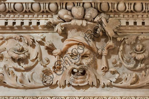 Particolare fregio marmoreo baldacchino Gian Giacomo della Porta Cappella San Giovanni Battista Duomo Genova