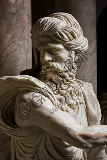 Particolare della statua di Abramo, scultura rinascimentale di Della Porta nella Cappella Cybo del Duomo di Genova