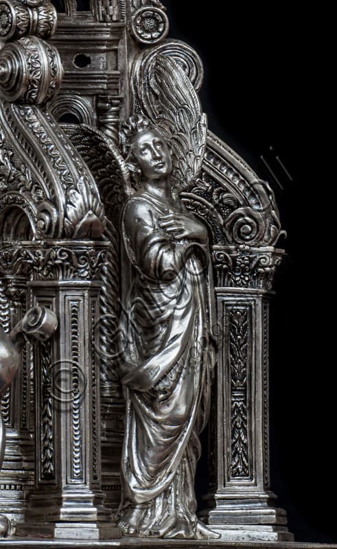 Particolare della statua di angelo in argento sulla Croce del Tesoro di San Giovanni, Museo Opera del Duomo Firenze, Rinascimento