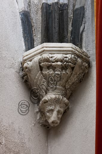Peduccio scultoreo simbolo dell'evangelista Marco, Giovanni Gagini, 1452, Cappella De Marini, Duomo di Genova