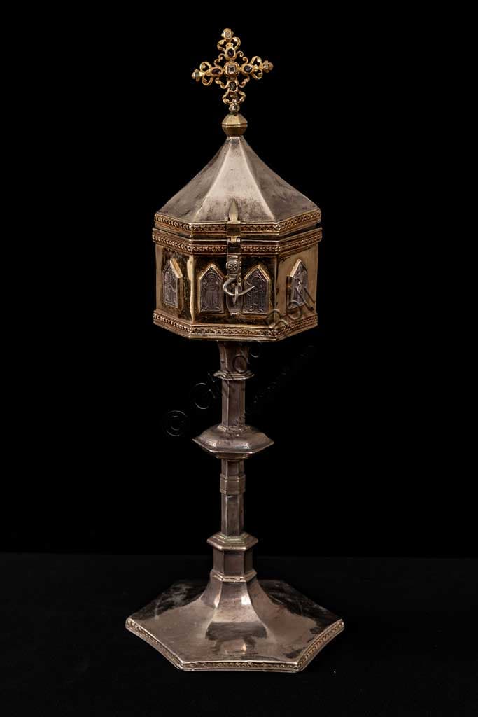 Pisside poligonale in argento dorato del XVI secolo, Museo Diocesano di Monreale, Palermo
