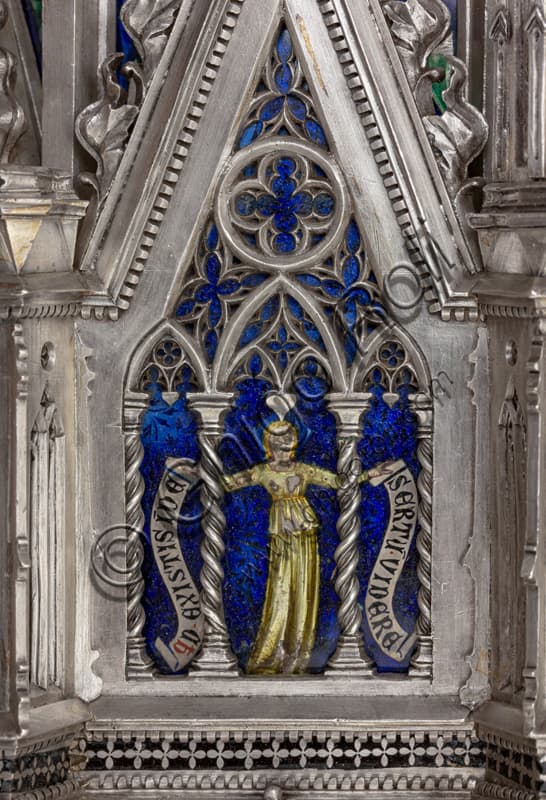 Placchetta smaltata con figura di sibilla, dettaglio dell'Altare d'argento del Tesoro di San Giovanni, Museo dell'Opera del Duomo di Firenze