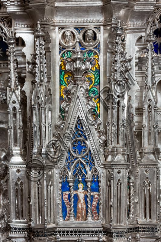 Placchetta smaltata con Sibilla, dettaglio del quarto pilastro dell'Altare d'argento, Museo Opera del Duomo Firenze