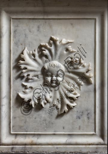 Scultura marmorea pluteo fonte battesimale Duomo di Genova con putto e foglie d'acanto, opera bottega Gerolamo Viscardi 1502-1503