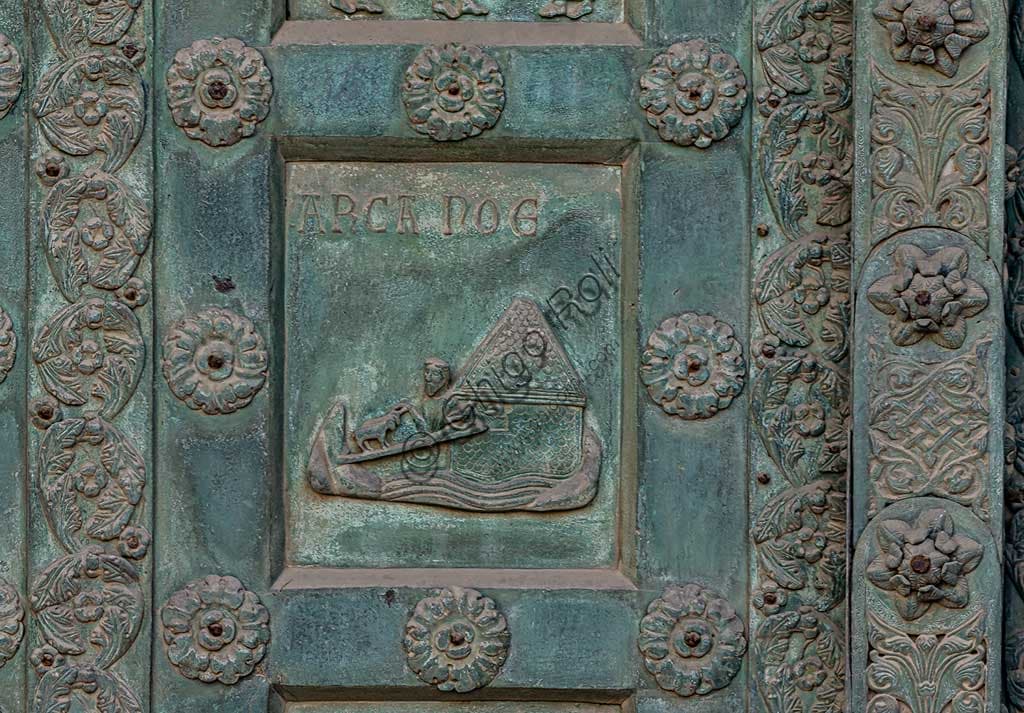 Formella bronzea della Porta di Bonanno Pisano raffigurante l'Arca di Noè, Duomo di Monreale, Sicilia.