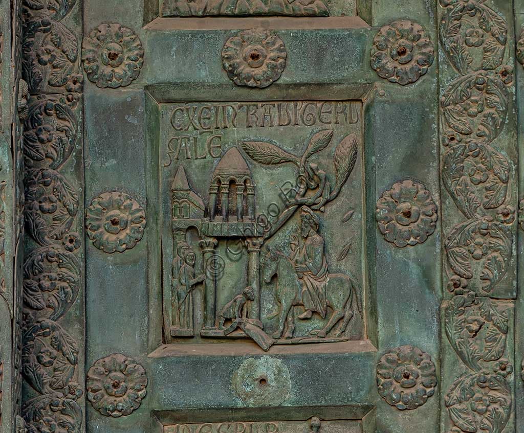 Dettaglio formella bronzo Entrata a Gerusalemme, Porta Bonanno Pisano, Duomo di Monreale, Sicilia