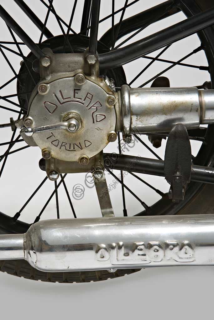 Fully restored 1932 Ollearo Tipo Quattro 175 vintage motorcycle, side view showing engine and wheel