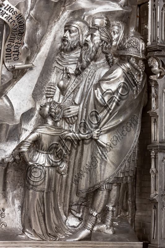 Formella 'San Giovanni predica alle folle', Altare d'argento del Tesoro di San Giovanni, con uomini e bambina, Museo dell'Opera del Duomo Firenze