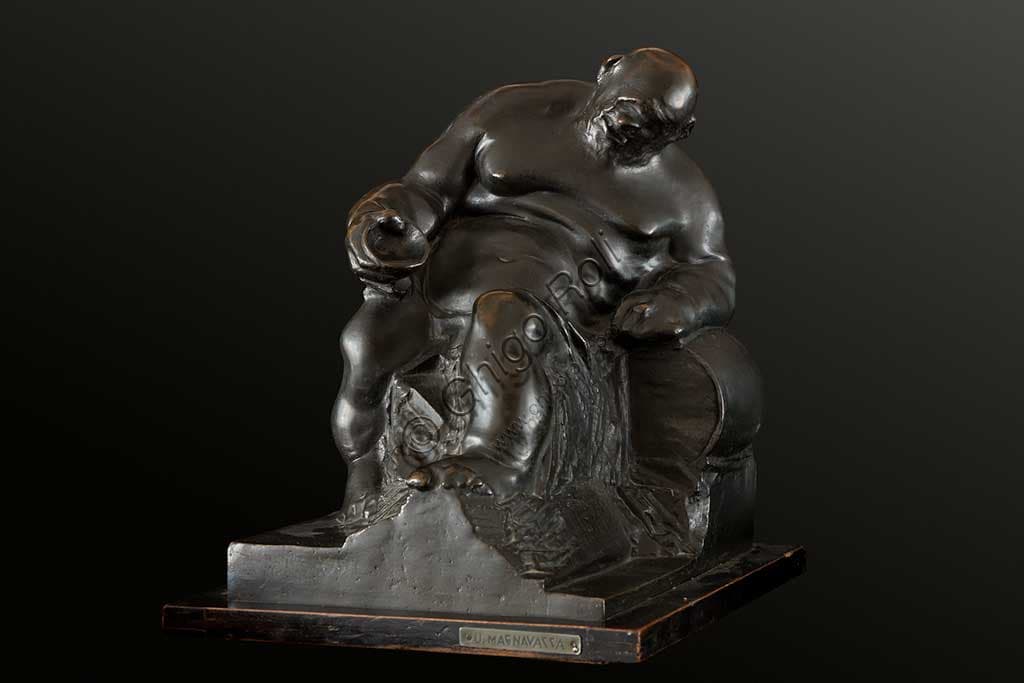 Bronze sculpture Drunkness by Ubaldo Magnavacca, Assicoop Unipol Collection, artwork detail