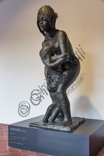 Maternity bronze sculpture by Antonietta Raphaël, Museo Novecento Florence