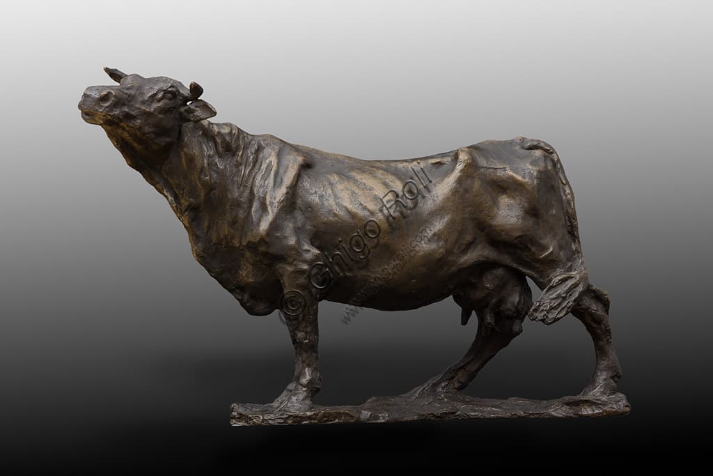 Bronze sculpture Cow by Giuseppe Graziosi, Italian animalier art early 20th century