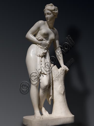 Marble sculpture Venus rising after her bath by Mathieu Kessels, Neoclassical artistic detail