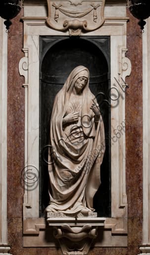 Statua marmorea di Elisabetta madre di San Giovanni Battista, opera di Matteo Civitali nel Duomo di Genova