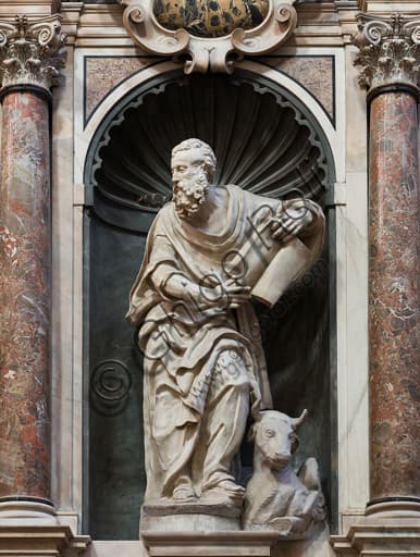 Statue of Saint Luke by Giovanni Giacomo Della Porta, Genoa Duomo, presbytery, south wall