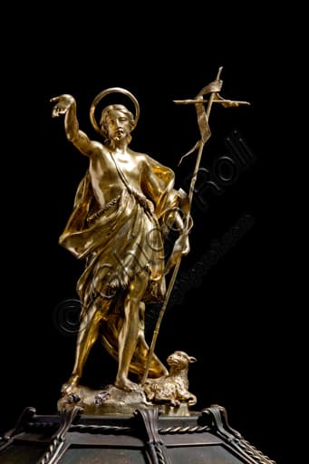 Statuetta in argento dorato di San Giovanni Battista sul fonte battesimale del Duomo di Genova