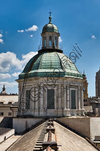 Tamburo della cupola del Duomo di San Lorenzo a Genova, opera di Galeazzo Alessi, vista da ovest.