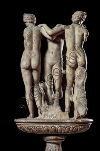 Veduta posteriore del gruppo scultoreo romano Le Tre Grazie in marmo, Libreria Piccolomini, Duomo di Siena
