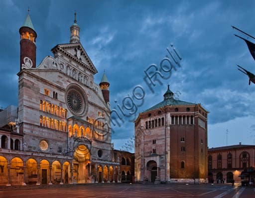 Night view of Piazza del Comune in Cremona with the Cathedral, the Torrazzo and the Baptistery illuminated