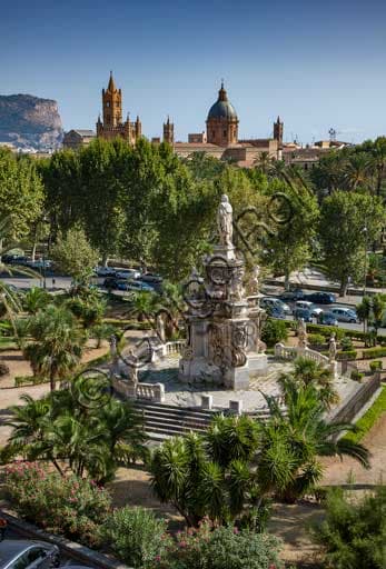 Veduta aerea panoramica di Palermo dalla Torre di Porta Nuova che inquadra Piazza Vittoria e il monumento a Filippo V, Sicilia
