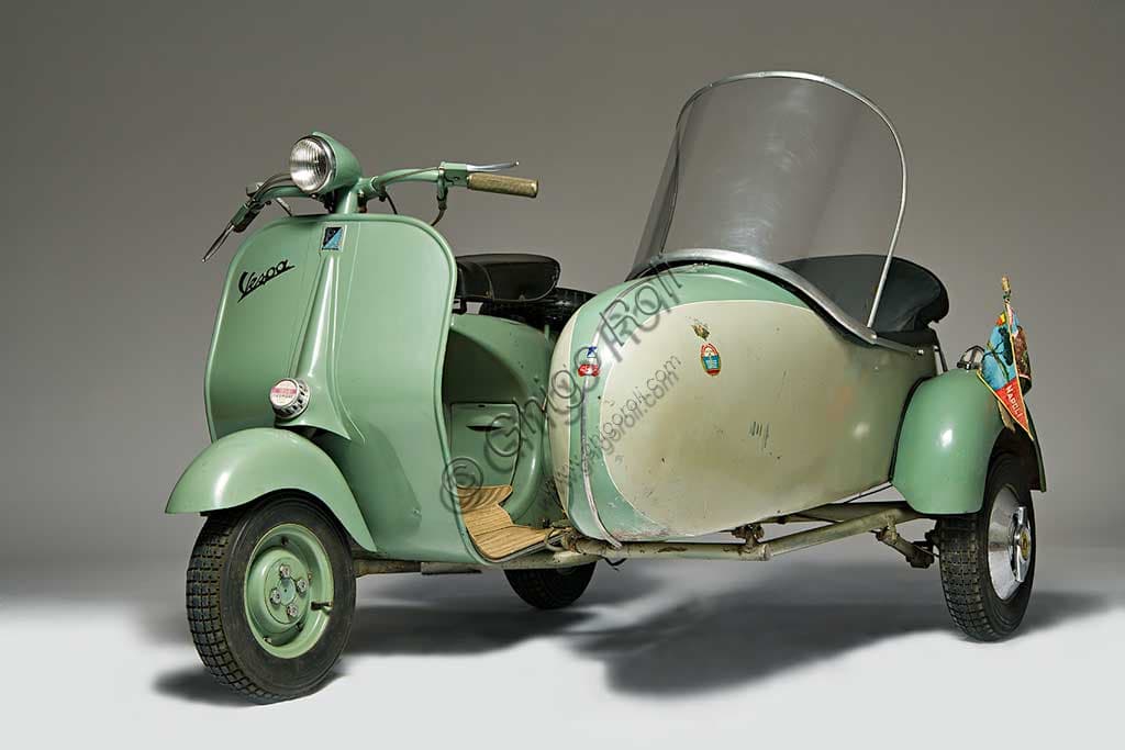 Fotografia Vespa 125 U Sidecar 1953 conservata, modello raro Piaggio con carrozzetta originale a braccio unico