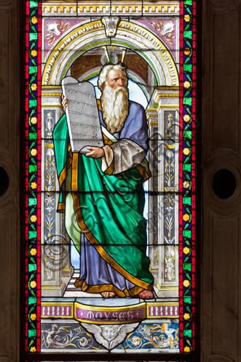 Dettaglio della vetrata di Pompeo Bertini con Mosè, Cappella San Giovanni Battista, Duomo di Genova, Liguria Italia