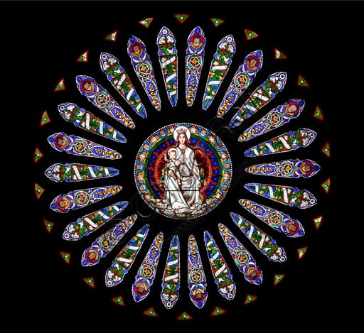 Vetrata rosone con Madonna Regina di Pompeo Bertini, controfacciata Duomo di San Lorenzo Genova