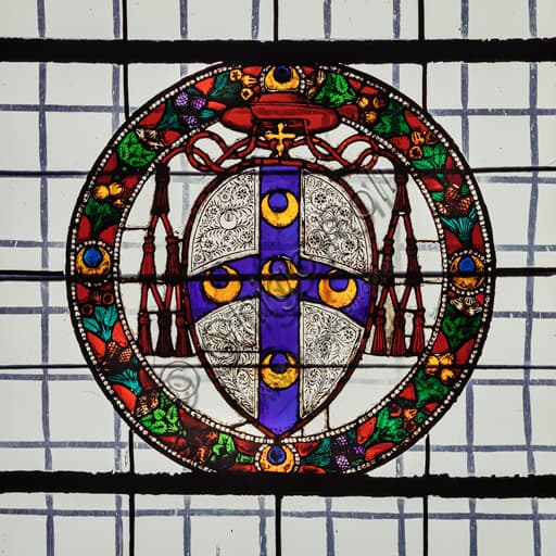 Dettaglio della vetrata con stemma araldico del Cardinale Piccolomini, Libreria Piccolomini, Duomo di Siena