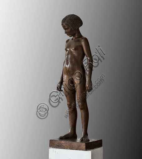 The Adolescent bronze sculpture by Vittorio Magelli, Assicoop Unipol Collection, artistic detail