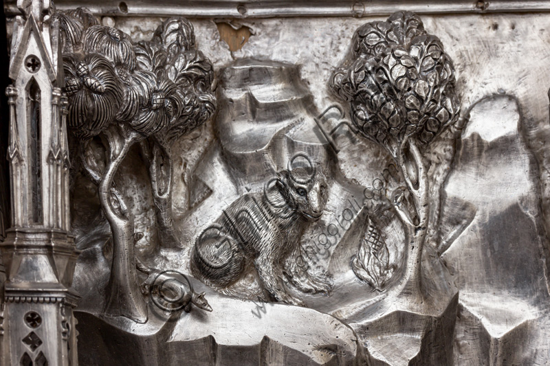 “St John the Baptist preaches to the crowds”, by fourteenth-century Florentine goldsmiths. St. John holds up the motto: "Vos clamantes in the desert, parate viam Domini".Tile of “The Silver Altar of St. John's Treasure” (1367 - 1483), Museum of the Opera del Duomo (Museum of Florence Cathedral of Santa Maria del Fiore), Florence.Detail with  trees and an animal.