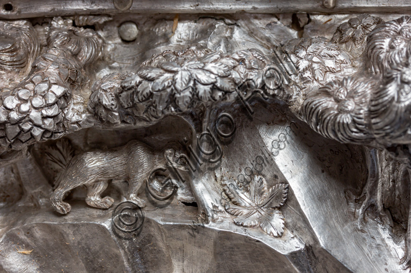 “St. John baptizes the crowds”, by fourteenth-century Florentine goldsmiths.Tile of “The Silver Altar of St. John's Treasure” (1367 - 1483), Museum of the Opera del Duomo (Museum of Florence Cathedral of Santa Maria del Fiore), Florence.Detail with an animal and trees.