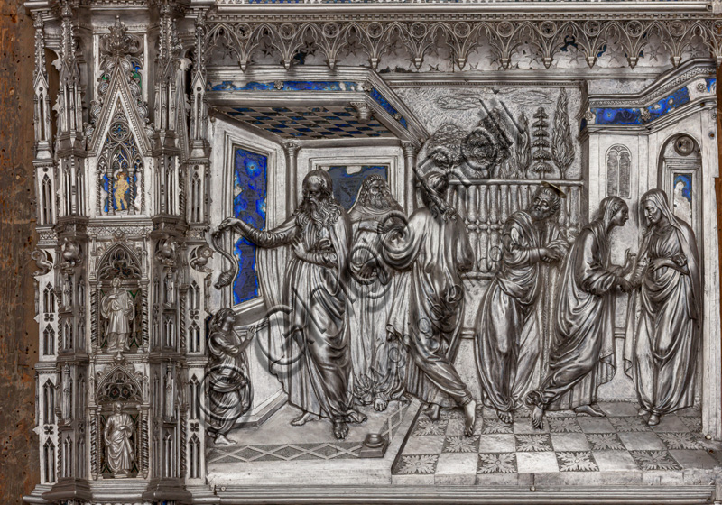 “Annuncio a Zaccaria e Visitazione”, di Bernardo Cennini.Formella  “Altare d'argento del Tesoro di San Giovanni (1367 - 1483)”,  Museo dell'Opera del Duomo (Santa Maria del Fiore), Firenze.