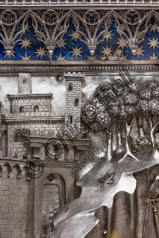 “Infant St. John sets out towards the desert”, by fourteenth-century Florentine goldsmiths.Tile of “The Silver Altar of St. John's Treasure” (1367 - 1483), Museum of the Opera del Duomo (Museum of Florence Cathedral of Santa Maria del Fiore), Florence.Detail representing a town and some trees.