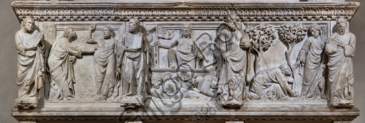 Basilica di Santa Croce: "Monumento funebre di Gastone della Torre, arcivescovo di Milano e poi patriarca di Aquileia", 1318-9, di Tino di Camaino, marmo bianco. Particolare del rilievo del basamento.