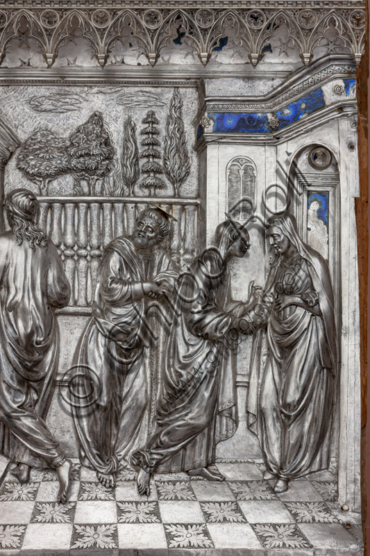 “Proclamation to Zacharias and Visitation”, by Bernardo Cennini. Tile of “The Silver Altar of St. John's Treasure” (1367 - 1483), Museum of the Opera del Duomo (Museum of Florence Cathedral of Santa Maria del Fiore), Florence.Detail of the Visitation.