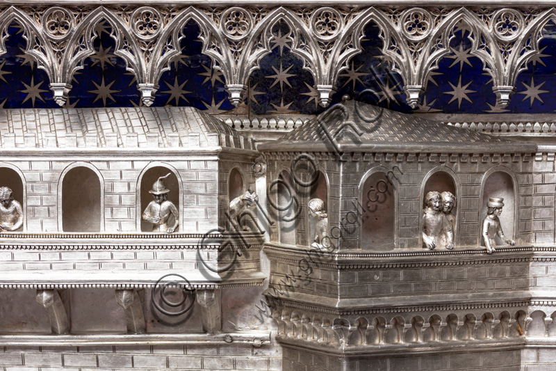 "St John in prison sends disciples to Jesus", by Leonardo di Ser Giovanni.Tile of “The Silver Altar of St. John's Treasure” (1367 - 1483), Museum of the Opera del Duomo (Museum of Florence Cathedral of Santa Maria del Fiore), Florence.Detail of the balcony from whose windows some characters appear intent on observing the scene.