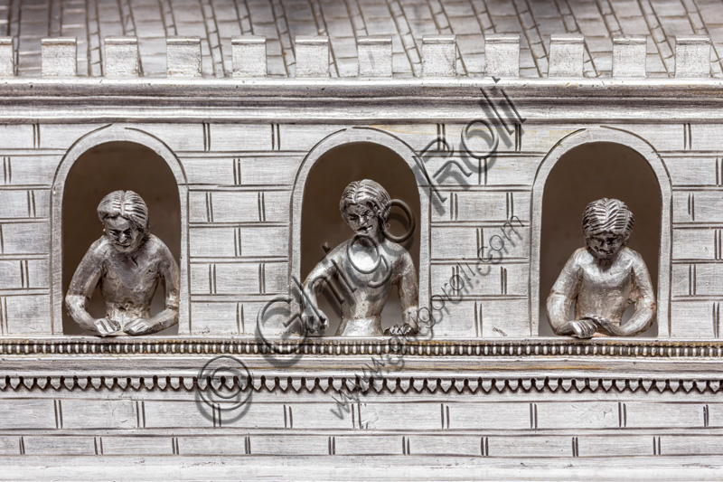 "St John in prison sends disciples to Jesus", by Leonardo di Ser Giovanni.Tile of “The Silver Altar of St. John's Treasure” (1367 - 1483), Museum of the Opera del Duomo (Museum of Florence Cathedral of Santa Maria del Fiore), Florence.Detail of the balcony from whose windows some characters appear intent on observing the scene.