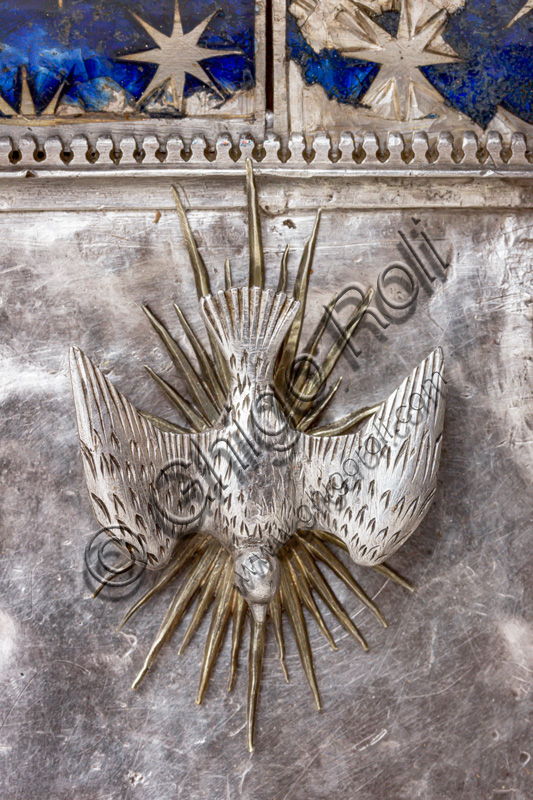 “St. John baptizes Christ in the waters of the Jordan”, by fourteenth-century Florentine goldsmiths.Tile of “The Silver Altar of St. John's Treasure” (1367 - 1483), Museum of the Opera del Duomo (Museum of Florence Cathedral of Santa Maria del Fiore), Florence.Detail of the dove, representing the Holy Spirit.