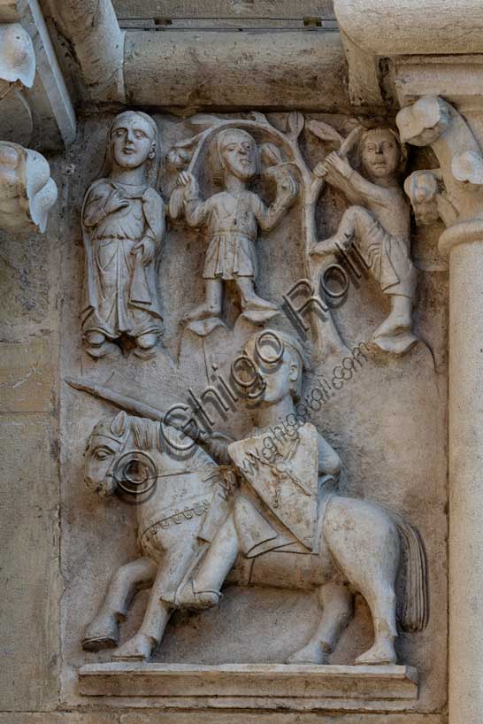 Fidenza, Duomo (Cattedrale di San Donnino), abside: “il mese di maggio”, formella superstite di un probabile ciclo dei mesi, forse proveniente da un portale smembrato.Opera di Benedetto Antelami e bottega.