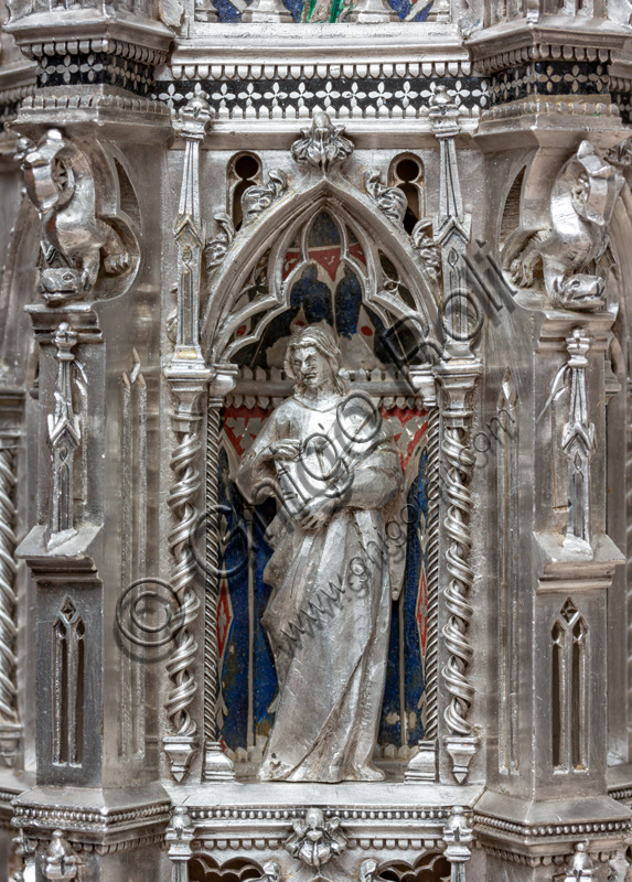 Florence, Museum of the Opera del Duomo (Museum of Florence Cathedral of Santa Maria del Fiore): “the silver altar of St. John's Treasure” (1367 - 1483), by florentine masters.Front of the dossal: detail of a niche with a statue of a saint (or prophet) in the fourth pillar from the left.