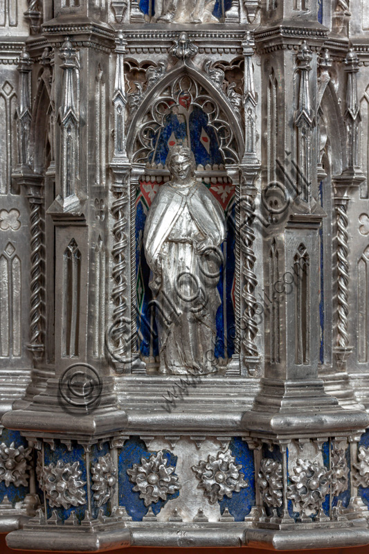 Florence, Museum of the Opera del Duomo (Museum of Florence Cathedral of Santa Maria del Fiore): “the silver altar of St. John's Treasure” (1367 - 1483), by florentine masters.Front of the dossal, fourth pillar: detail of a niche with a statue of a saint or prophet.